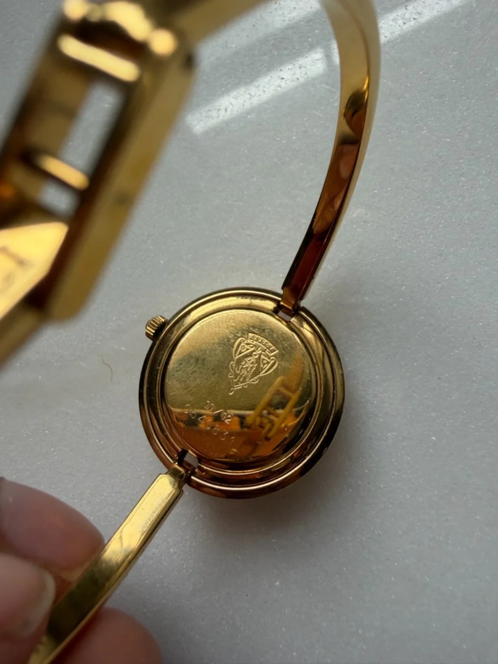 VIRAL🔥GUCCI watch interchangeable bezel circle bracelet watch gold tone Gucci